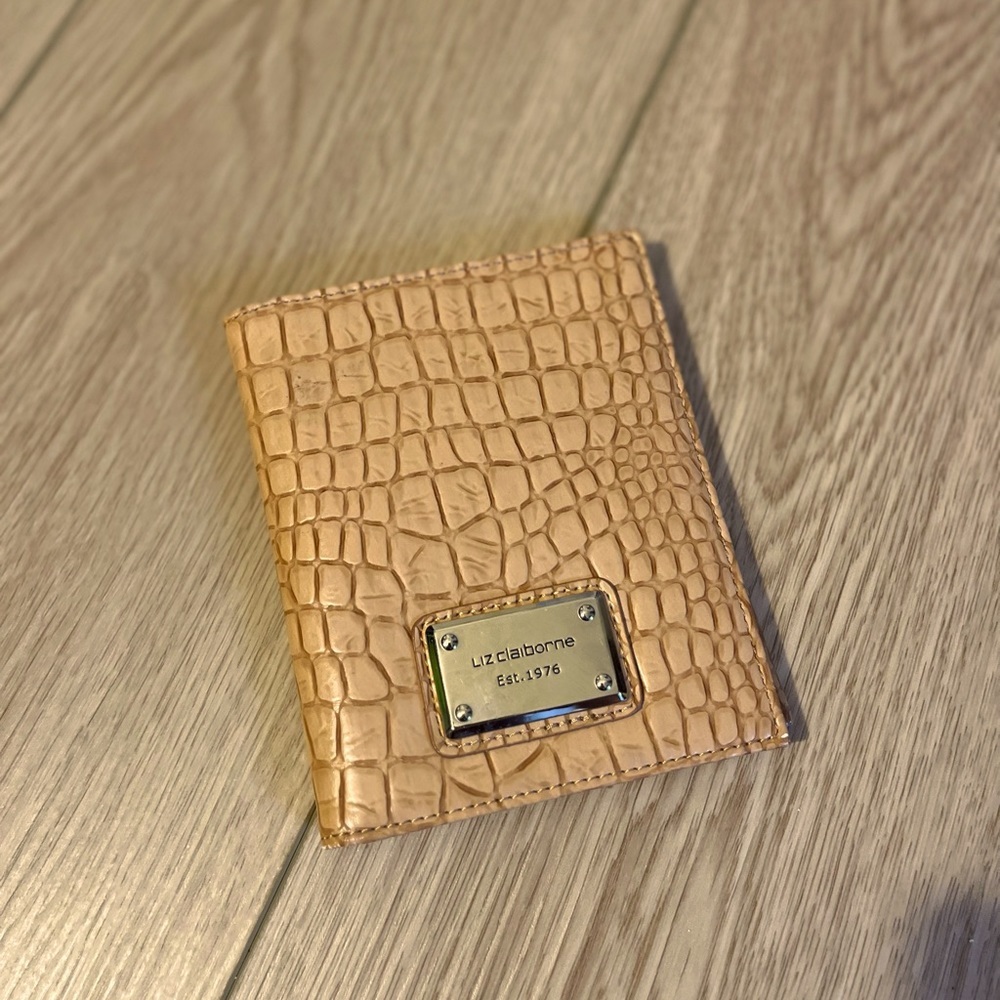 Posh show.  Liz Claiborne bi fold ladies wallet​